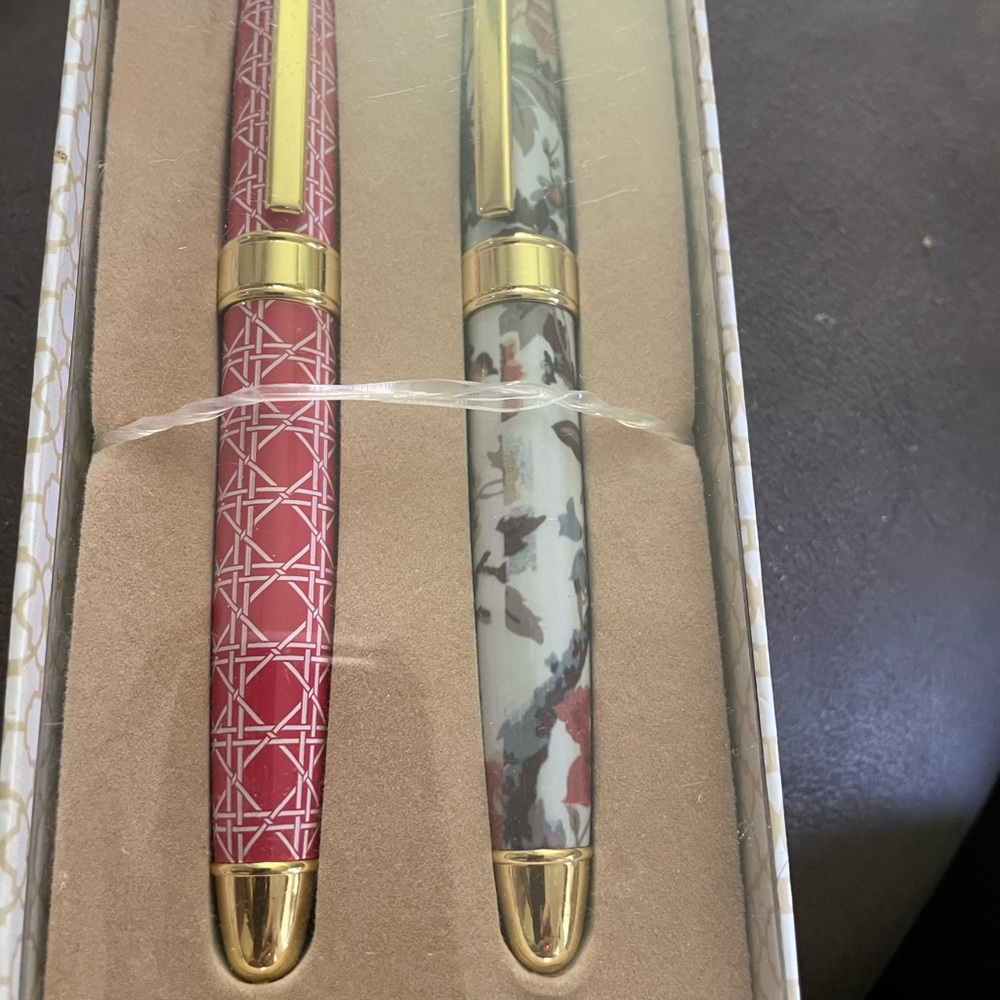 Source Unknown Red and White Pen Set with Gold Accents